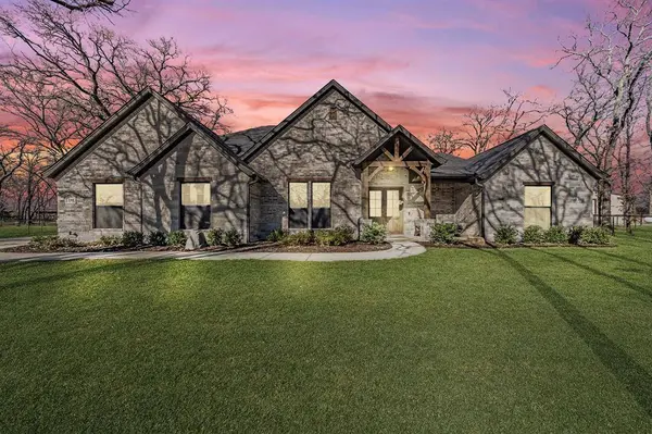 180 Clayton Crossing, Springtown, TX 76082