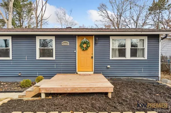 9660 COOLEY LAKE Road, White Lake Twp, MI 48386