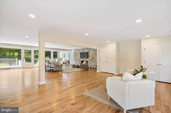 11 GREENLEA DR, Pikesville, MD 21208