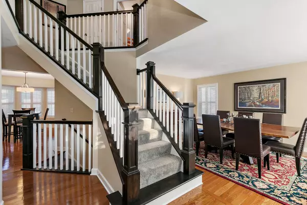 810 Royal Glen DR, Cary, IL 60013