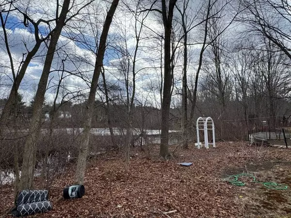 76 Hartford Ave West, Uxbridge, MA 01569