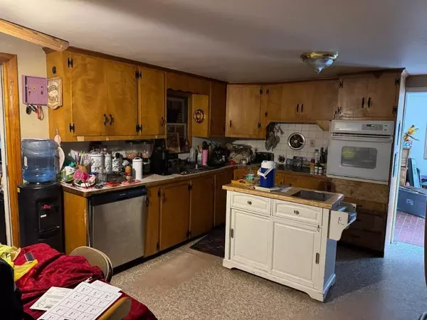 76 Hartford Ave West, Uxbridge, MA 01569