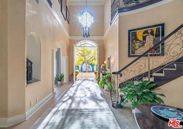 2286 Worthing Ln, Los Angeles, CA 90077