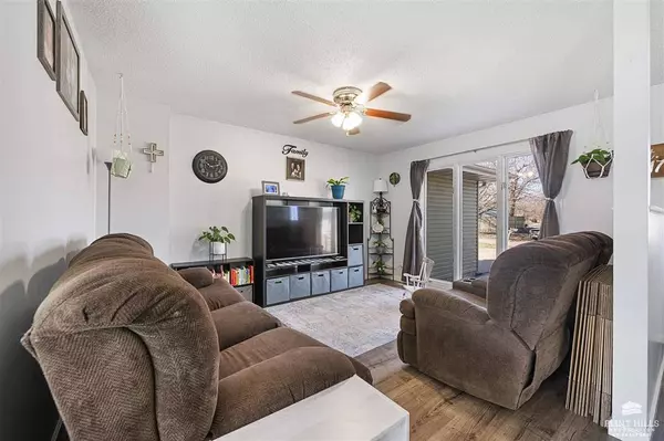 308 Harvey CIR, Manhattan, KS 66502