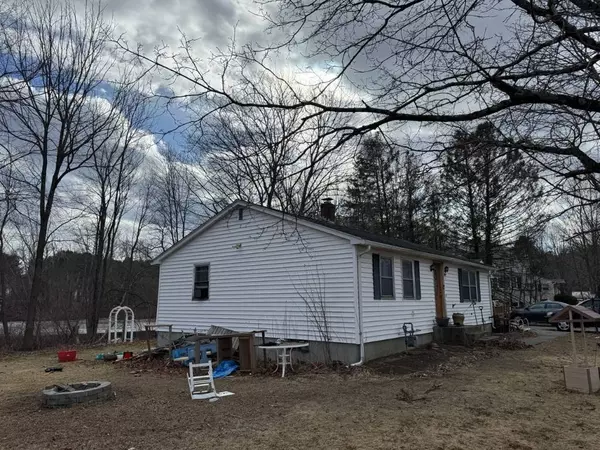 76 Hartford Ave West, Uxbridge, MA 01569