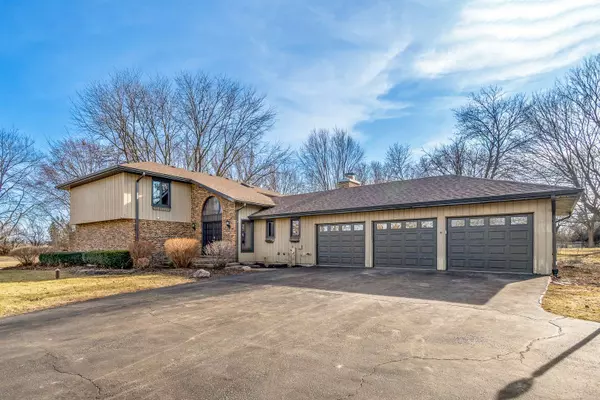 19441 W Tahoe DR, Mundelein, IL 60060