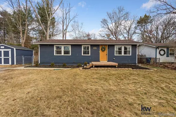 9660 COOLEY LAKE Road, White Lake Twp, MI 48386