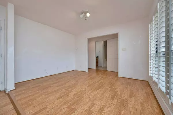 910 Prestwick Lane, Richardson, TX 75080