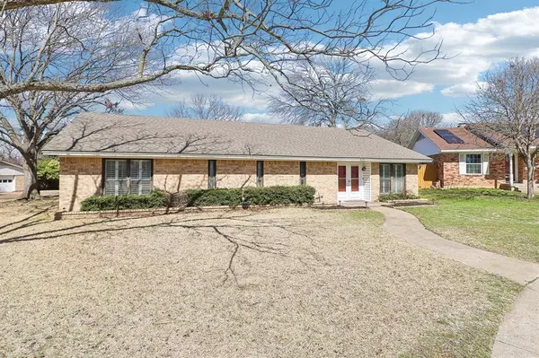 627 E Center Circle, Duncanville, TX 75116