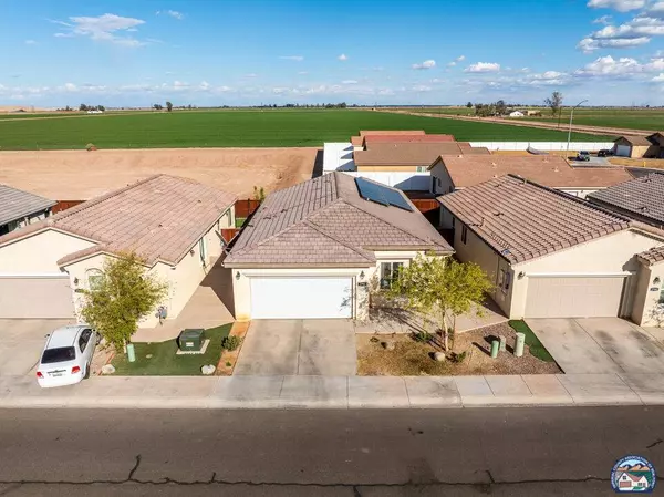 2702 Meadowbrook Dr, Imperial, CA 92251