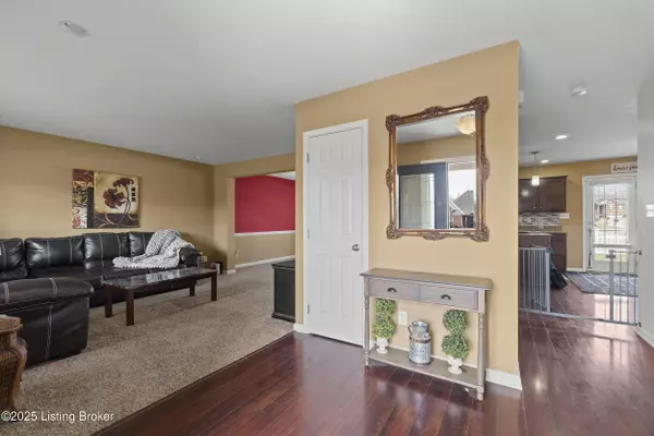 438 Arlington Meadows Dr, Fisherville, KY 40023