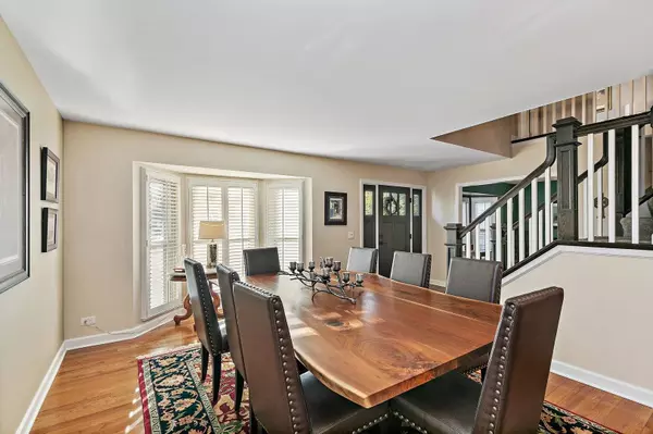 810 Royal Glen DR, Cary, IL 60013