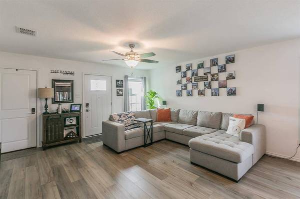 9713 Lafferty Lane, Fort Worth, TX 76179