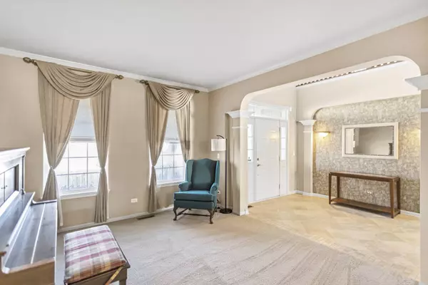 320 Tralee LN, Mchenry, IL 60050