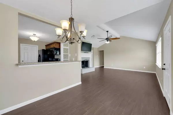 3819 Roseberry DR, La Porte, TX 77571