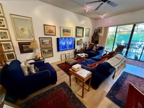 1424 NE 105th St #D10, Miami Shores, FL 33138