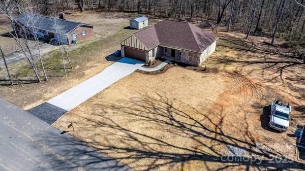 105 4th ST SE, Catawba, NC 28609