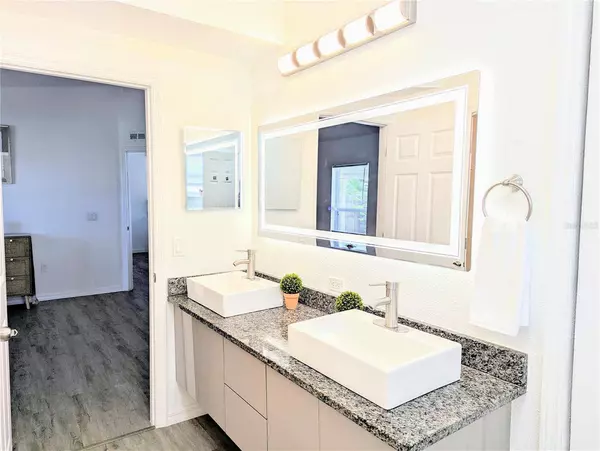 300 KESWICK AVE, Davenport, FL 33897