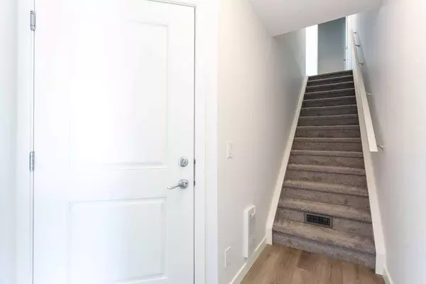 850 Belmont DR SW #405, Calgary, AB T2X 4A6