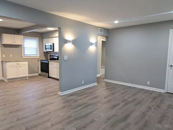 3457 Virginia Dr, Amelia, OH 45102