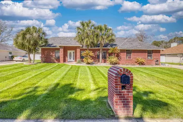 1831 Shady Creek Dr, Cantonment, FL 32533