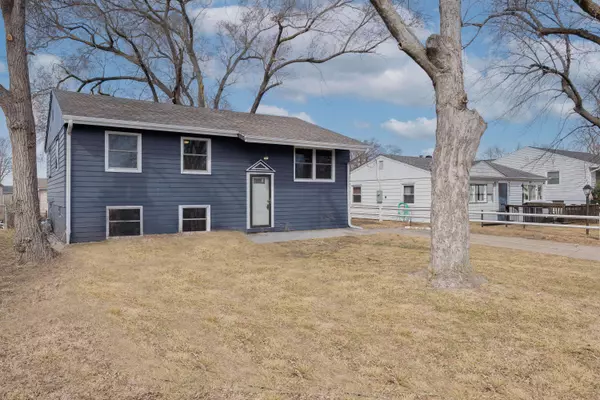 4020 BEL AIR DR, Council Bluffs, IA 51501