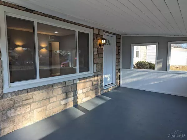 3457 Virginia Dr, Amelia, OH 45102