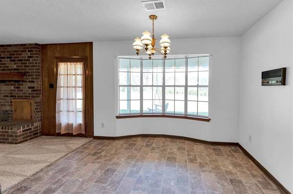 70 Paul Dixon RD, Huntsville, TX 77320