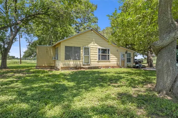 451 Pleasant Grove RD, Elgin, TX 78621