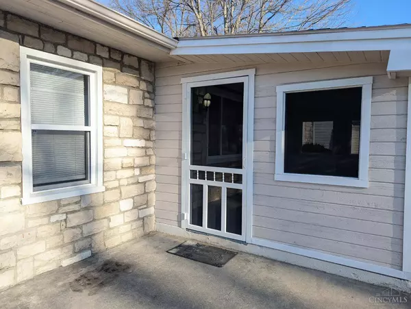 3457 Virginia Dr, Amelia, OH 45102