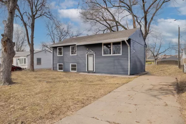 4020 BEL AIR DR, Council Bluffs, IA 51501