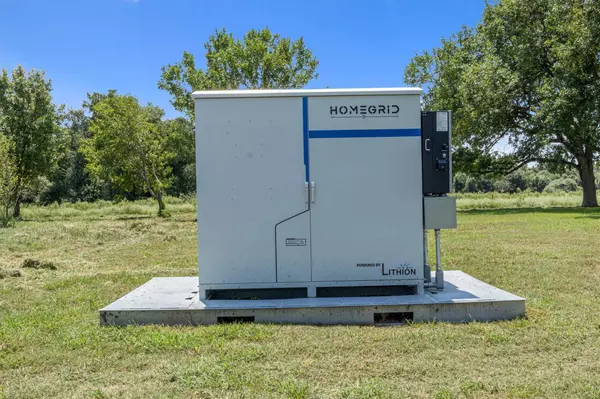 451 Pleasant Grove RD, Elgin, TX 78621