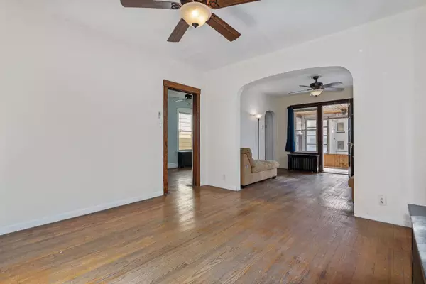 5038 W Byron ST, Chicago, IL 60641