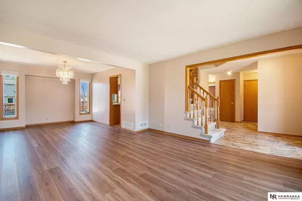 309 Fall Creek Road, Papillion, NE 68133