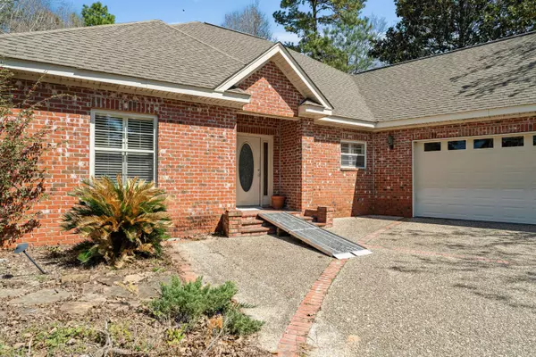 28 Classic Woods Dr., Hattiesburg, MS 39402