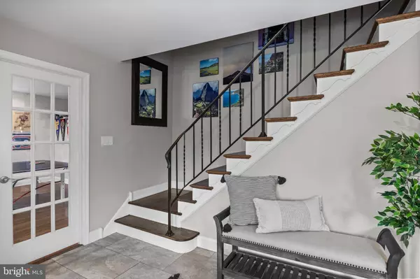 1405 GEORGIAN DR, Moorestown, NJ 08057