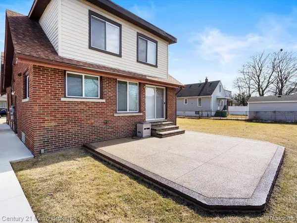 23171 BEECHWOOD Avenue, Eastpointe, MI 48021