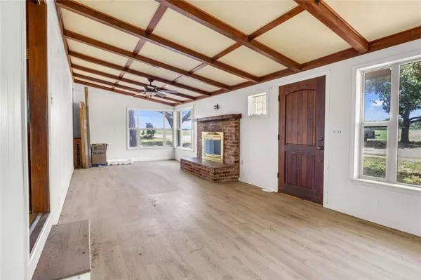 451 Pleasant Grove RD, Elgin, TX 78621