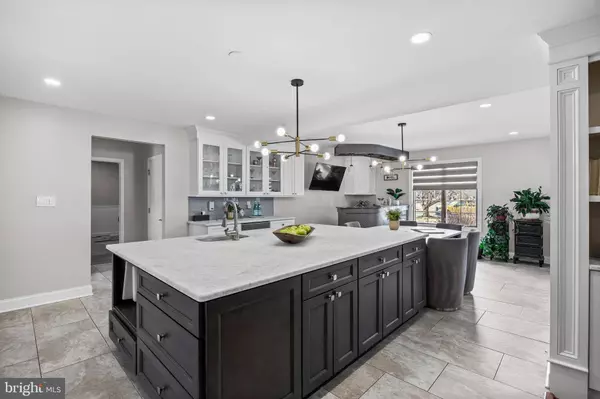 1405 GEORGIAN DR, Moorestown, NJ 08057