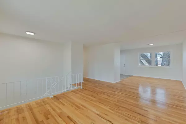 4020 BEL AIR DR, Council Bluffs, IA 51501