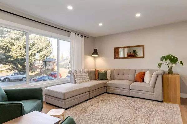 60 Beddington WAY NE, Calgary, AB T3K 1M9