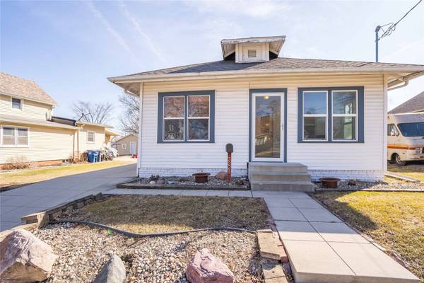 3221 E 13th Street, Des Moines, IA 50316