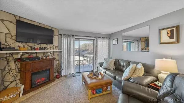 5112 Osage Beach Pkwy #111 & 121, Osage Beach, MO 65065