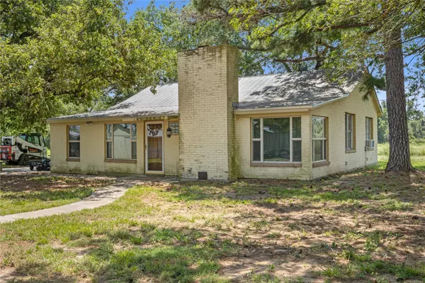 451 Pleasant Grove RD, Elgin, TX 78621