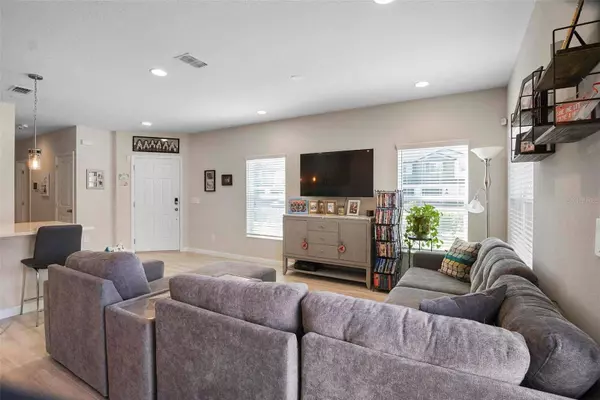 206 BEAUTYBERRY LN, Sanford, FL 32771