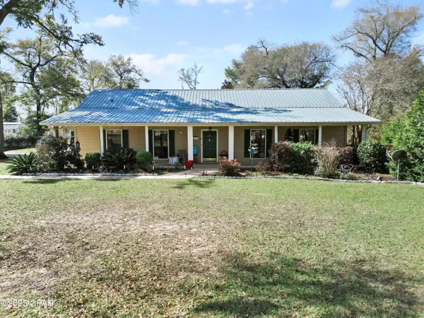 2779 Seminole DR, Marianna, FL 32446