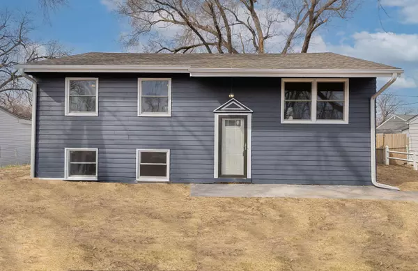 4020 BEL AIR DR, Council Bluffs, IA 51501