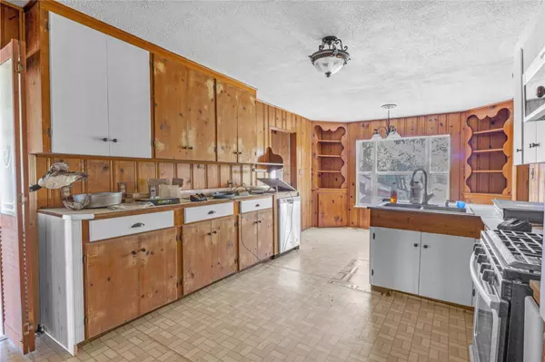 451 Pleasant Grove RD, Elgin, TX 78621