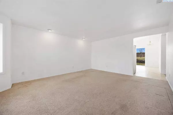 4311 Clydesdale, Pasco, WA 99301