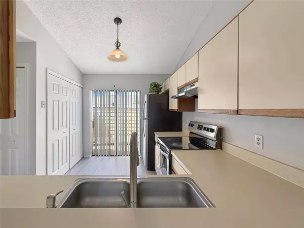 33 SILVER OAK CIR, Kissimmee, FL 34743